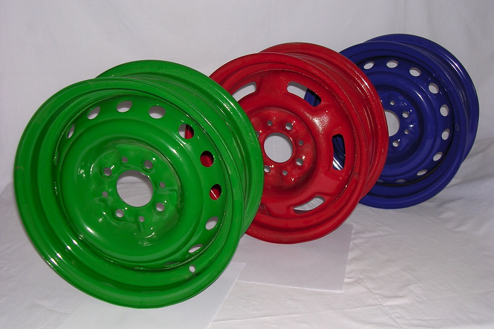 Что лучше применять для покраски дисков колес и как наносить на них автоэмаль?